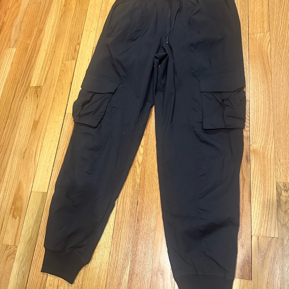 Women’s lululemon relaxed-fit cargo joggers